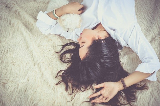 エクラ世代は必見！エブールの服を高く売るコツやシーズンをまとめて紹介します。