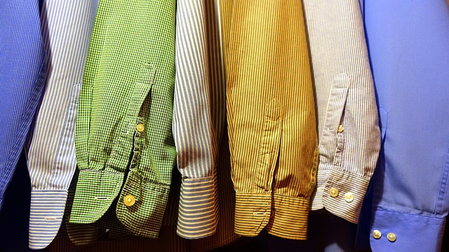 しまいっぱなしの服の気になる匂いの原因とは？対策をして清潔なクローゼットを